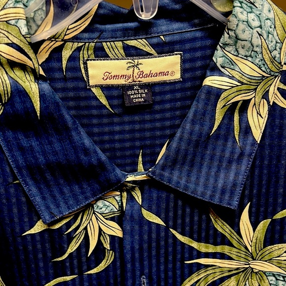 Tommy Bahama Vintage Men’s print pineapple shirt - Picture 2 of 4
